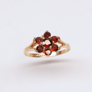 9ct Gold Garnet Ring